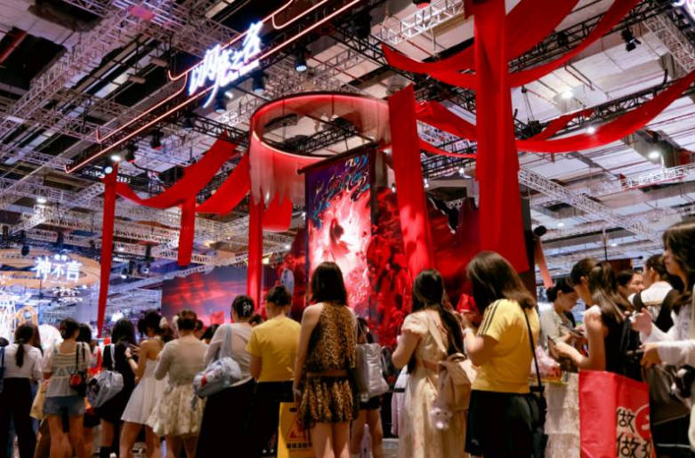 满台飞红不知数，《以闪亮之名》国风展台燃爆BW2026！