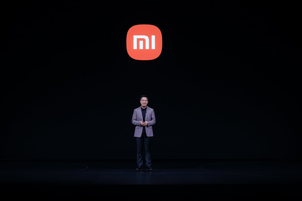 小米数字系列迎来史上最大升级，卢伟冰：AI全面改造智能手机的开始