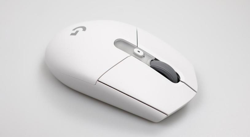 约59g轻量化、HERO44传感器，罗技G304 X旗舰版上手